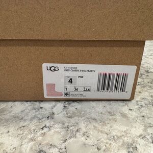 New in box! UGG Classic II Boots with Pink Sole kids size 4